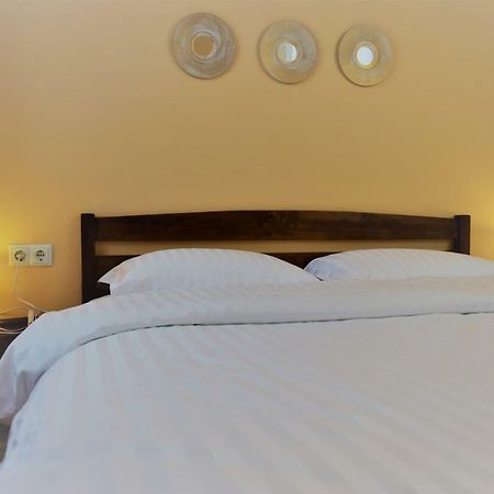 Central Comfortable One-Bedroom Apartment Kisinyov Kültér fotó