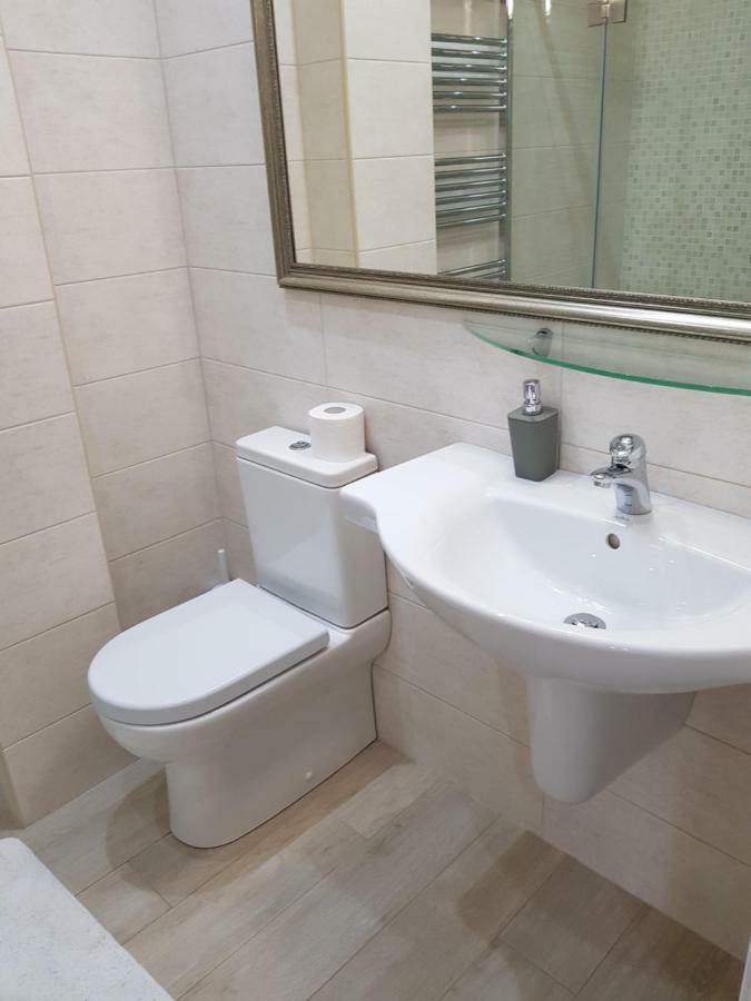 Central Comfortable One-Bedroom Apartment Kisinyov Kültér fotó